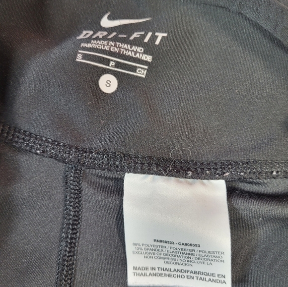 Nike Dri-Fit Black Cropped Capri - Picture 4 of 6